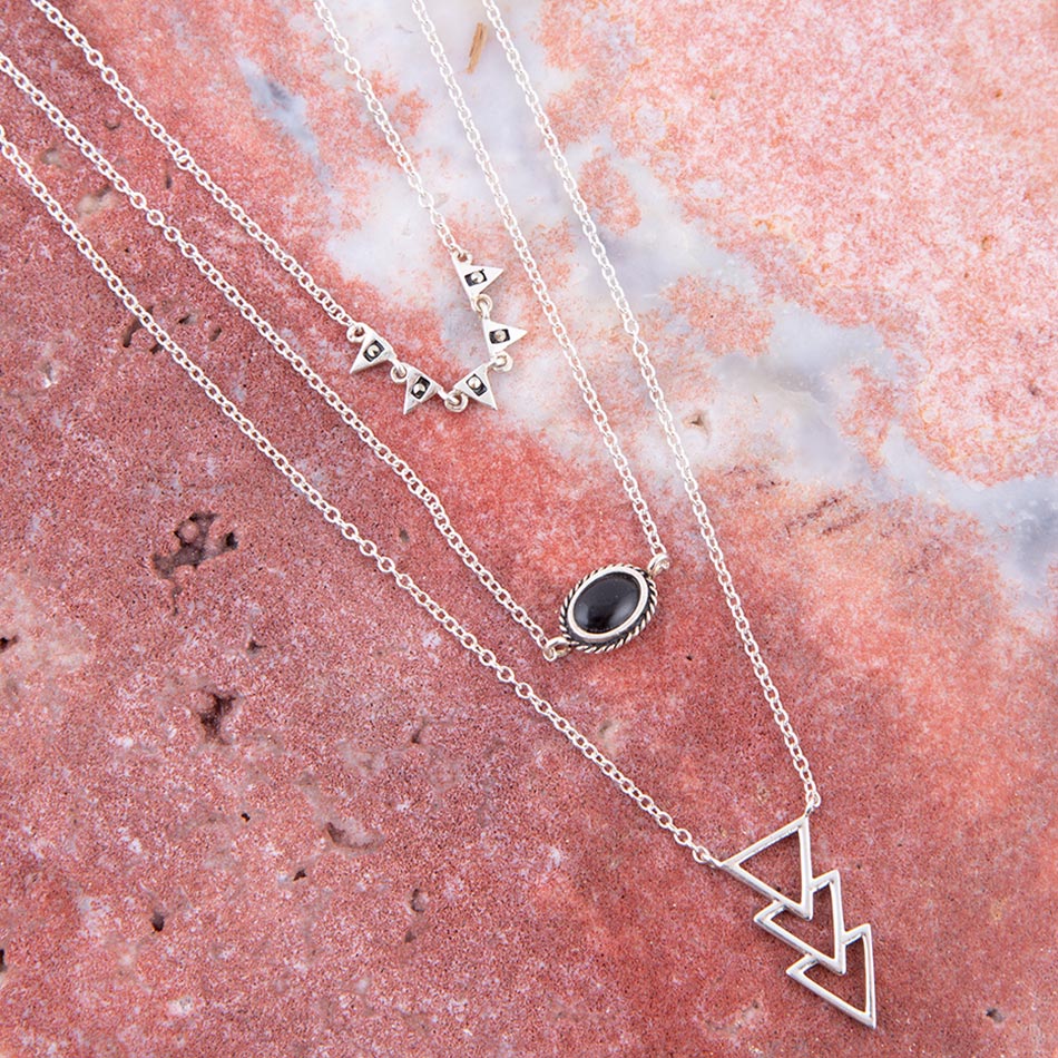 Collier superposé en argent sterling avec marcassite et onyx