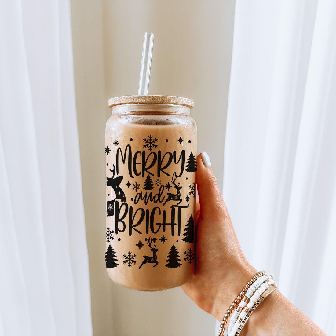 Fröhliche und helle 17oz Feiertagstasse mit Rentier Schneeflocke Baum Schwarzer Schriftzug