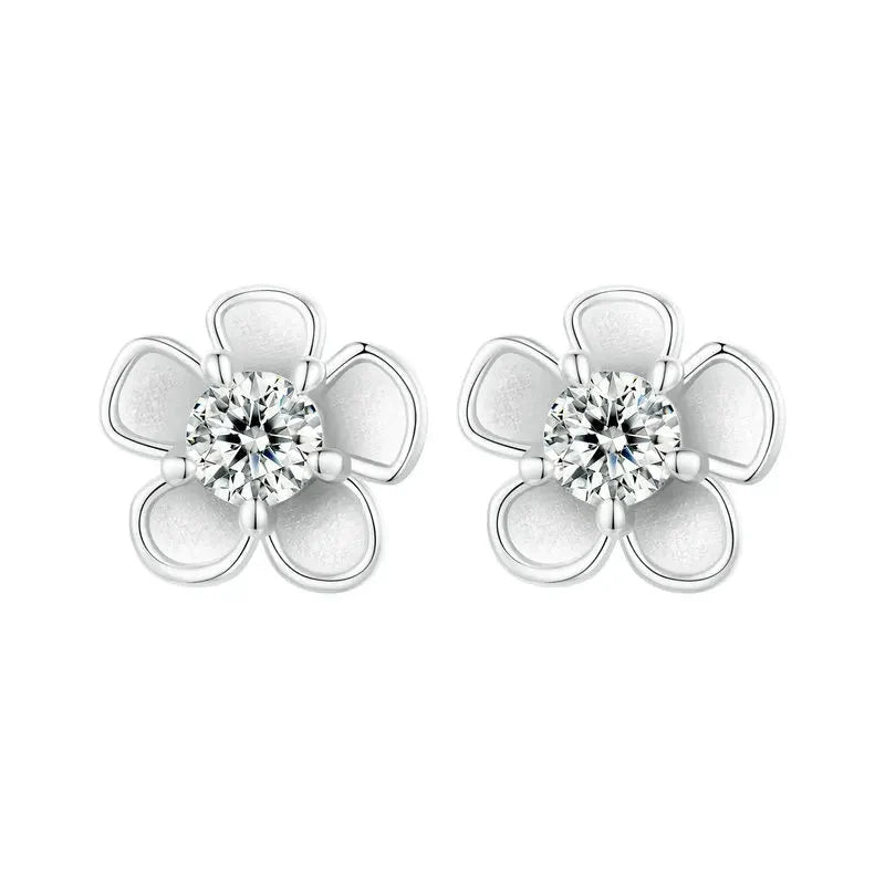 Boucles d'oreilles clous Sakura en argent sterling 925 et moissanite VVS1 à vis