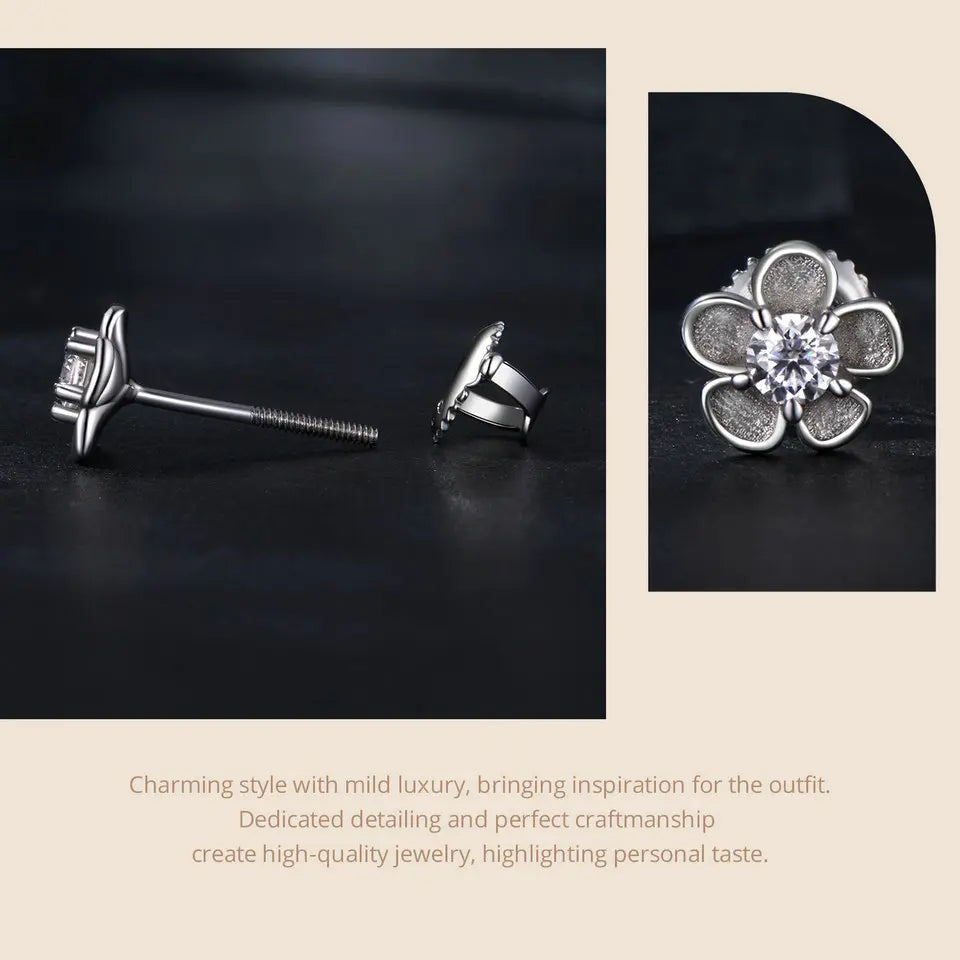 Boucles d'oreilles clous Sakura en argent sterling 925 et moissanite VVS1 à vis