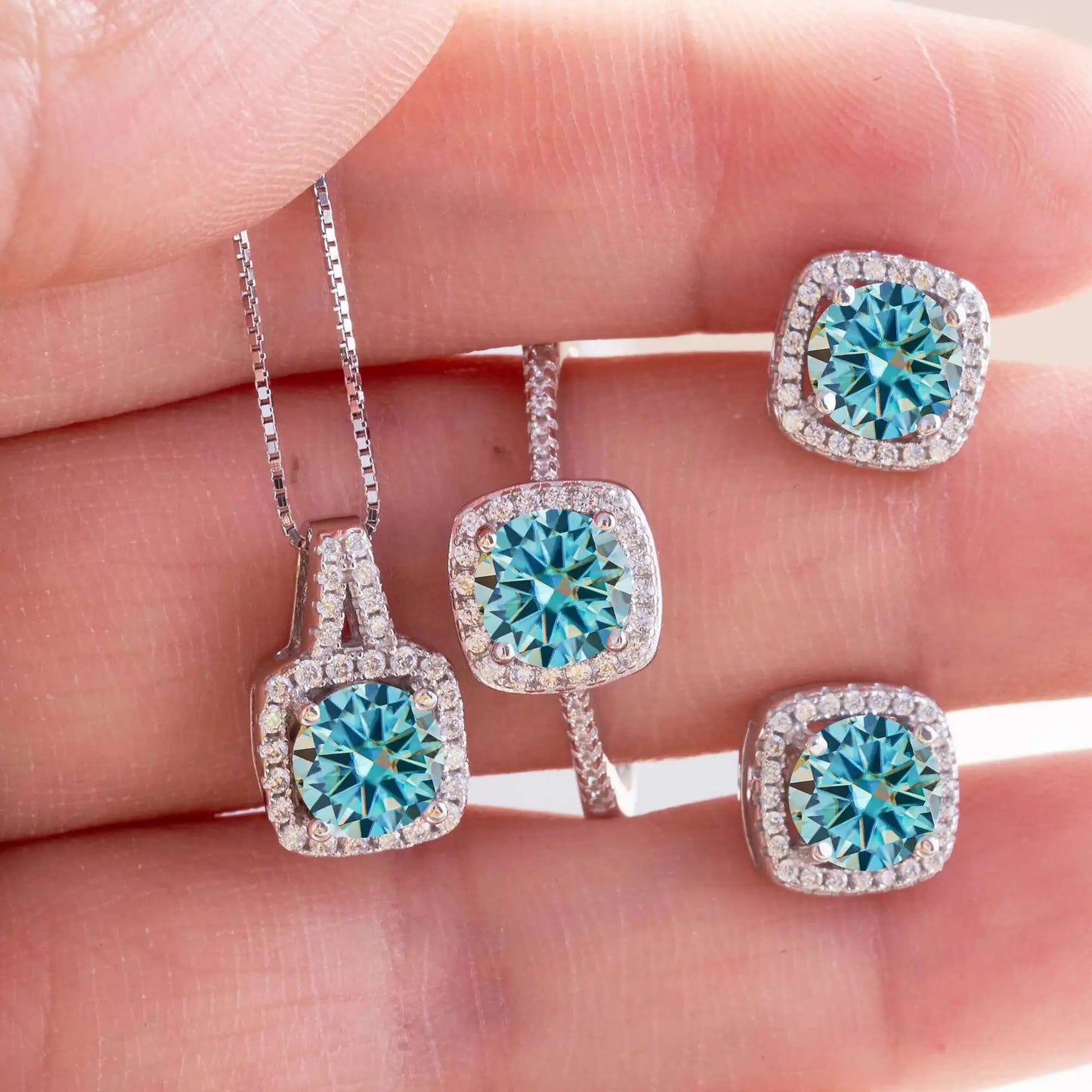 Ensemble Collier Pendentif et Clous d'Oreilles en Moissanite Ronde Couleur D Argent Sterling 925
