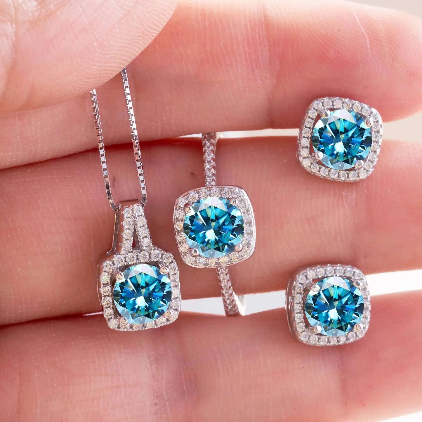 Ensemble Collier Pendentif et Clous d'Oreilles en Moissanite Ronde Couleur D Argent Sterling 925