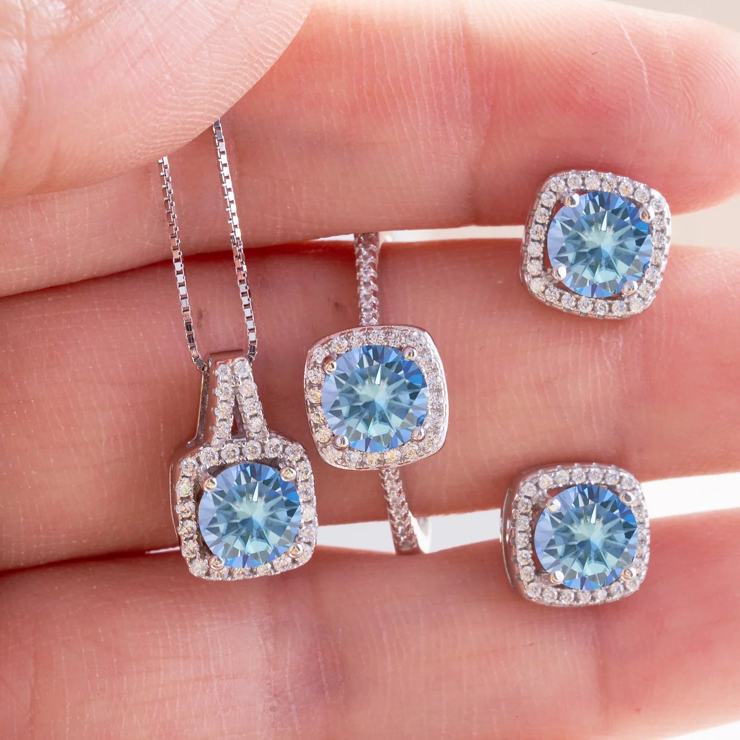 Ensemble Collier Pendentif et Clous d'Oreilles en Moissanite Ronde Couleur D Argent Sterling 925