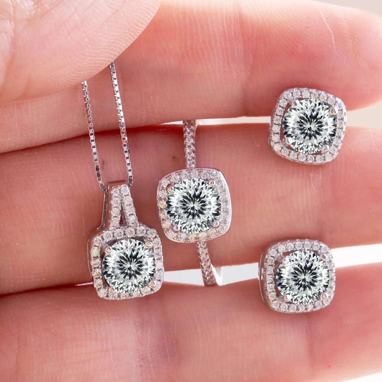 Ensemble Collier Pendentif et Clous d'Oreilles en Moissanite Ronde Couleur D Argent Sterling 925