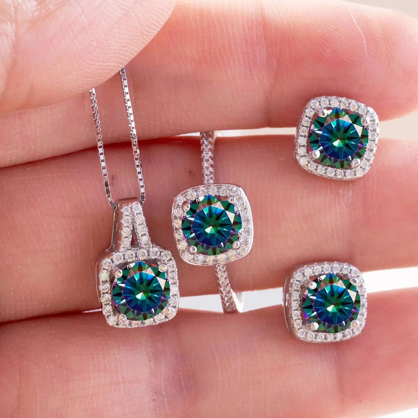 Ensemble Collier Pendentif et Clous d'Oreilles en Moissanite Ronde Couleur D Argent Sterling 925