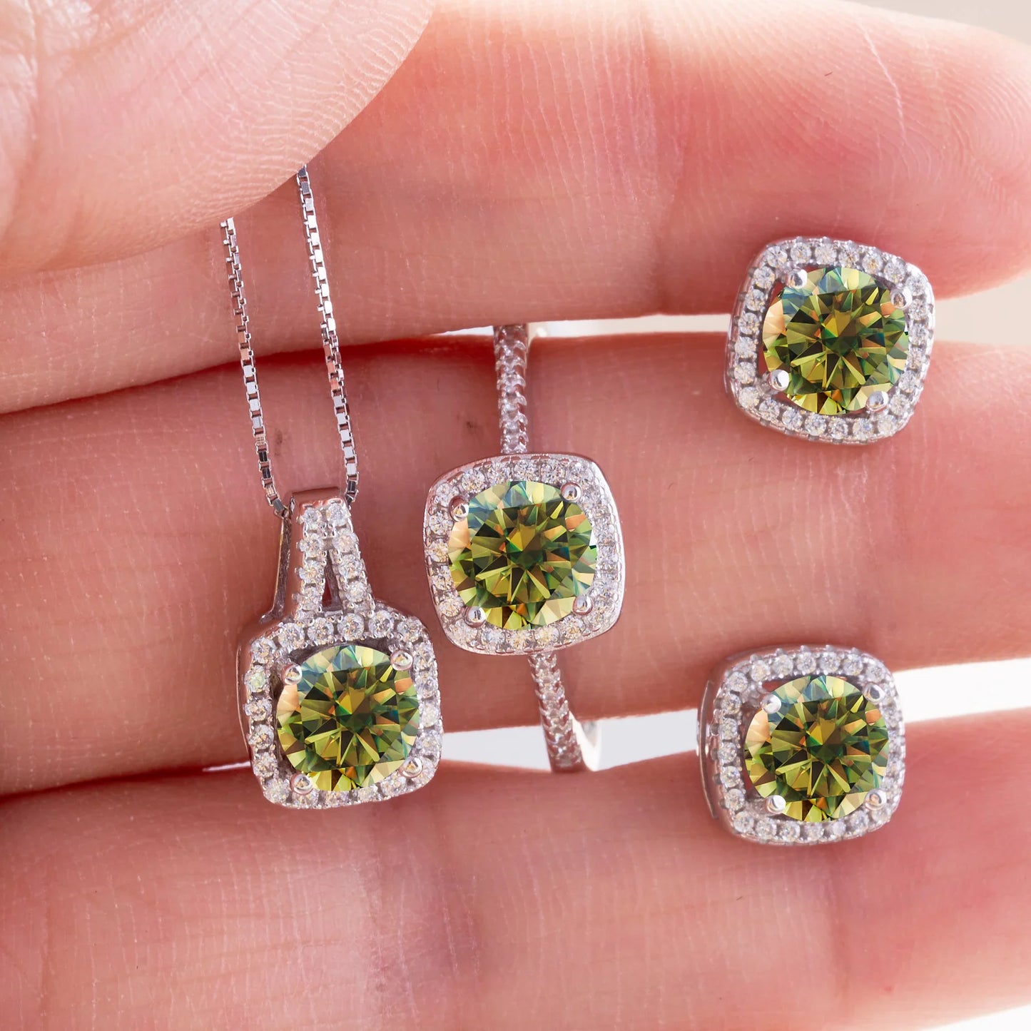 Ensemble Collier Pendentif et Clous d'Oreilles en Moissanite Ronde Couleur D Argent Sterling 925