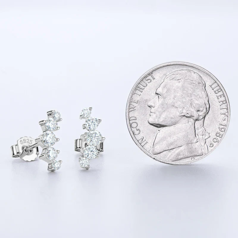 Boucles d'oreilles clous en moissanite, mini-clous d'oreilles montantes incurvées en argent sterling 925 pour femmes