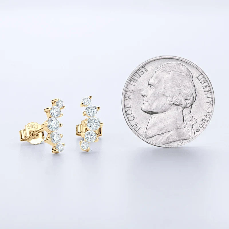Boucles d'oreilles clous en moissanite, mini-clous d'oreilles montantes incurvées en argent sterling 925 pour femmes