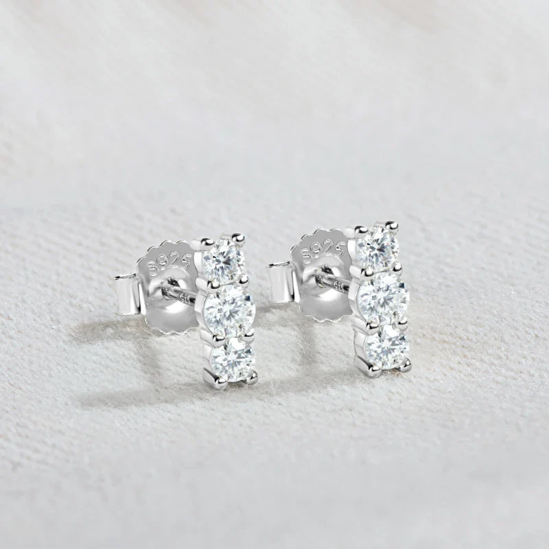 Boucles d'oreilles clous en moissanite, mini-clous d'oreilles montantes incurvées en argent sterling 925 pour femmes