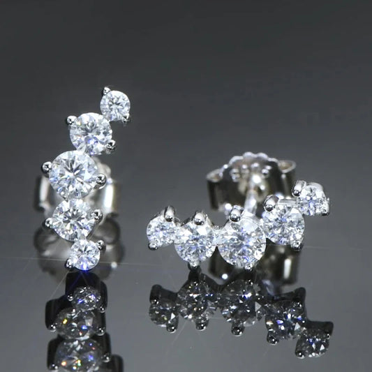 Boucles d'oreilles clous en moissanite, mini-clous d'oreilles montantes incurvées en argent sterling 925 pour femmes
