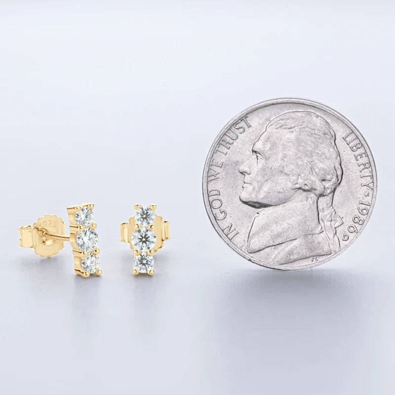 Boucles d'oreilles clous en moissanite, mini-clous d'oreilles montantes incurvées en argent sterling 925 pour femmes