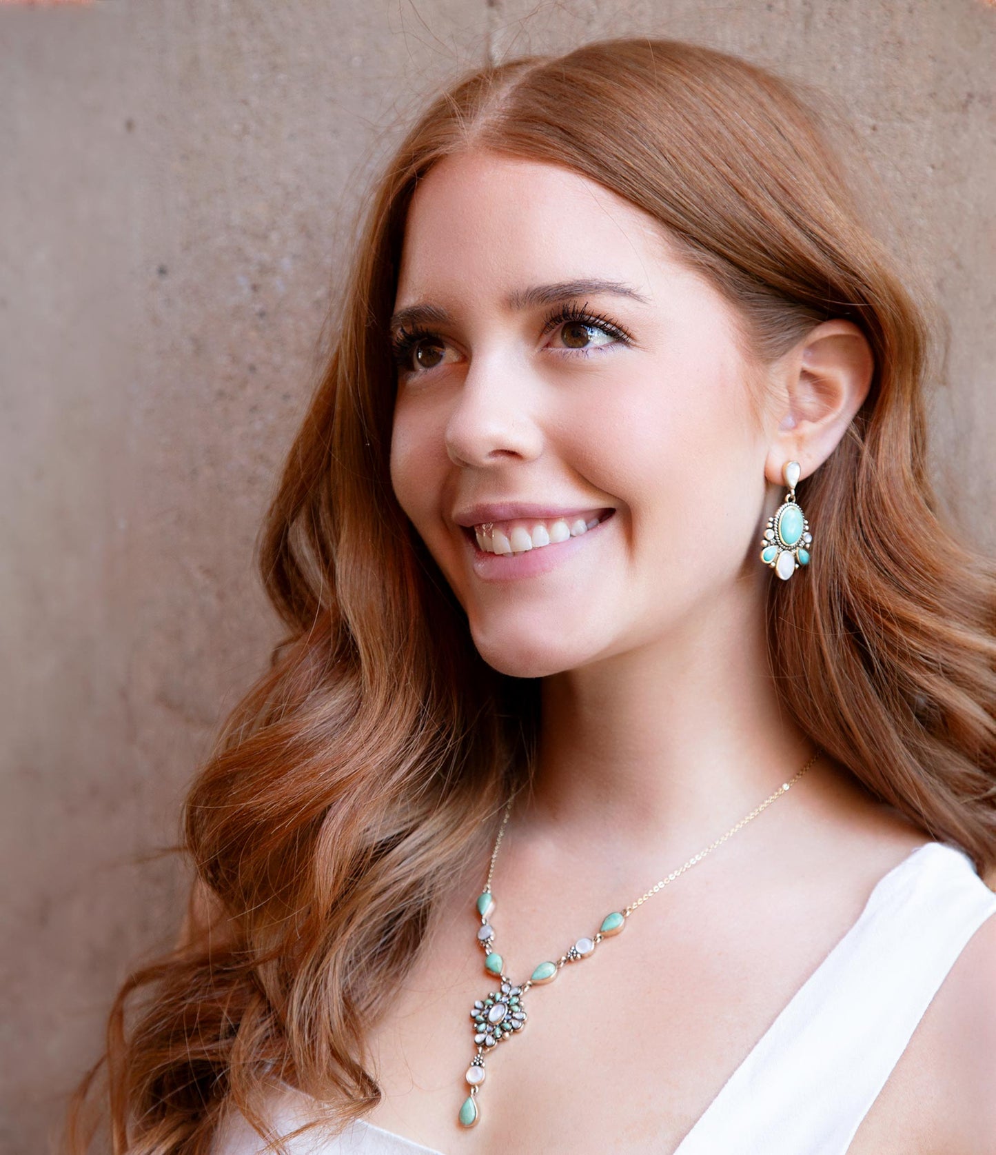 Collier en Y doré Barcelone Nacre Blanche et Turquoise Bleue