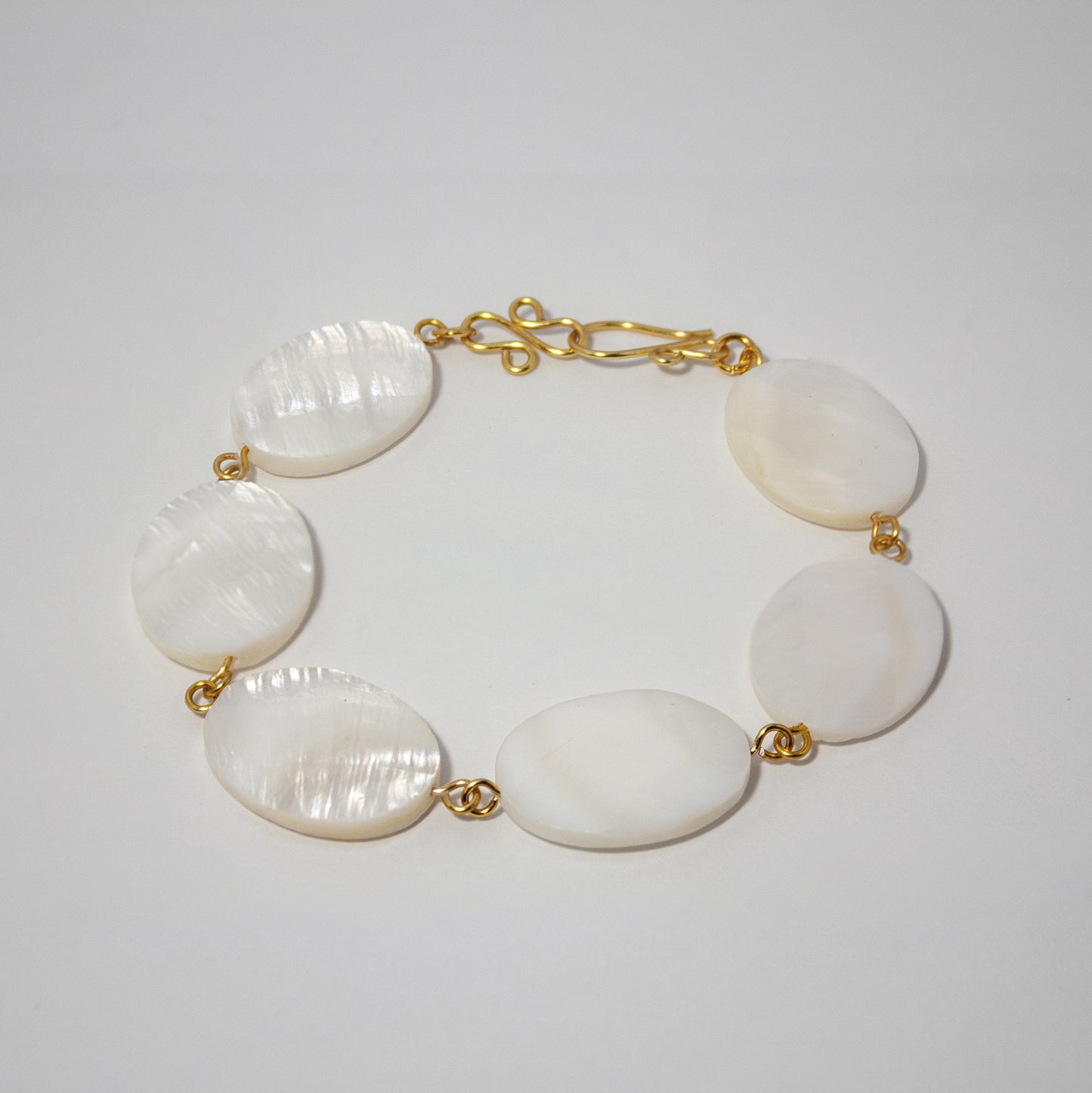 Perlmutt-Kettenarmband vergoldet Gliederdesign