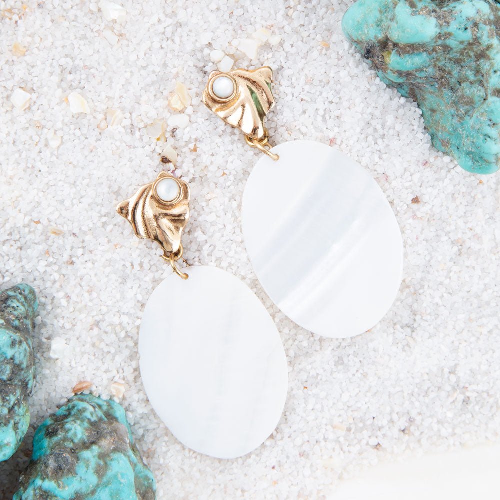 Boucles d'oreilles pendantes en nacre