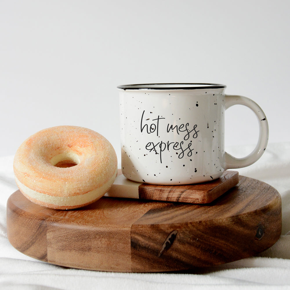 Hot Mess Express Übergroße Lagerfeuer-Tasse mit schwarzem Rand, Limited Edition, beidseitig bedruckt