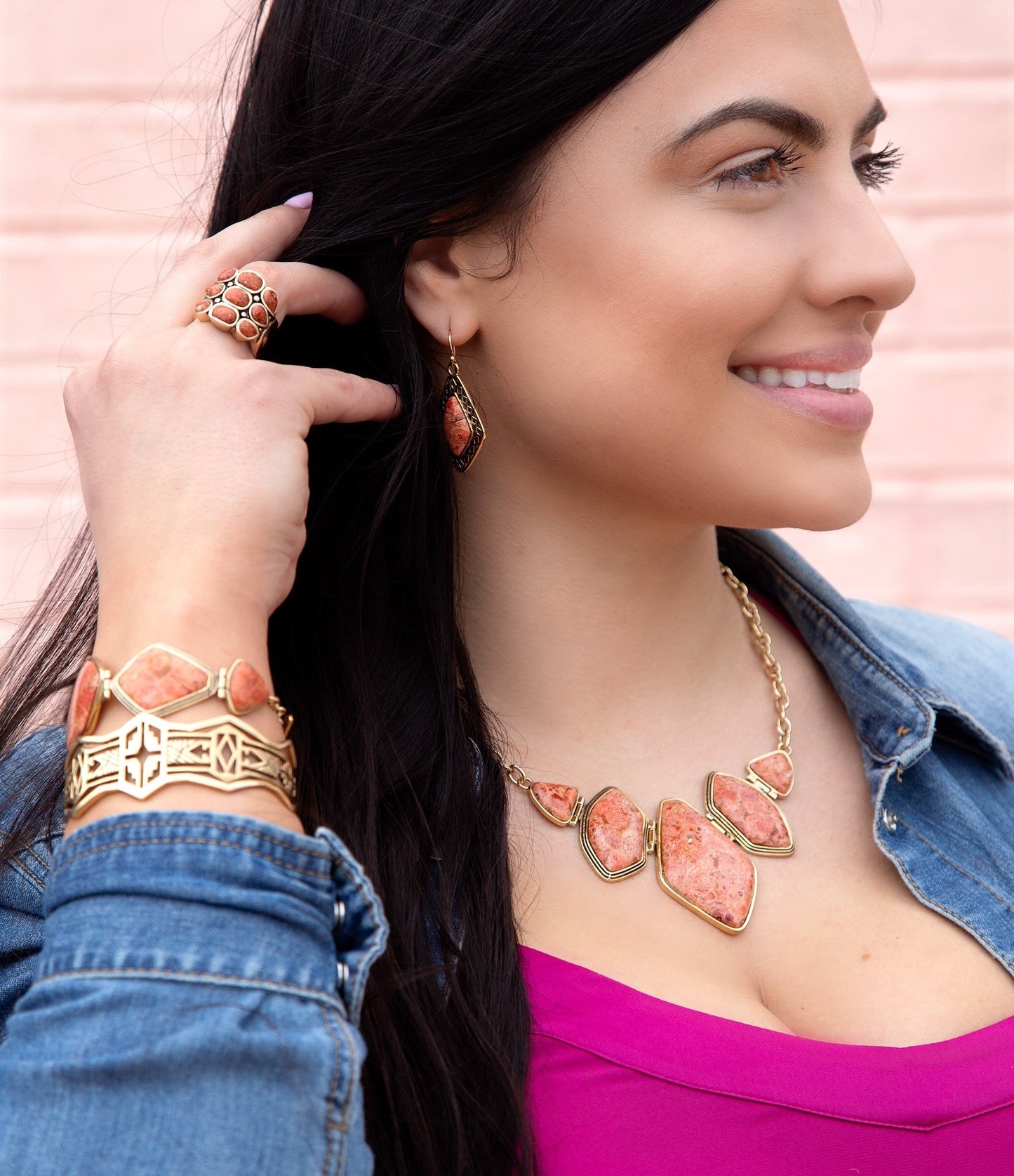 Collier en or avec pendentif corail éponge orange formes multiples