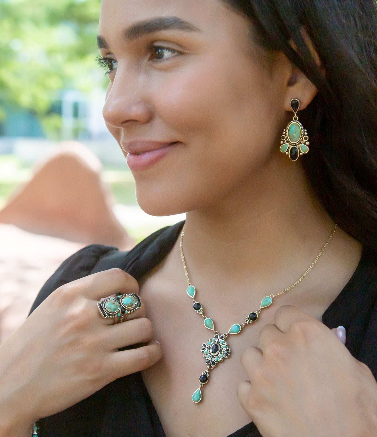 Collier en Y doré à Onyx noir et Turquoise bleue de Barcelone