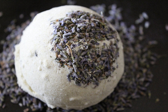 Bio-Lavendel-Badebombe „Calm Bomb“ Entspannungsbad-Set