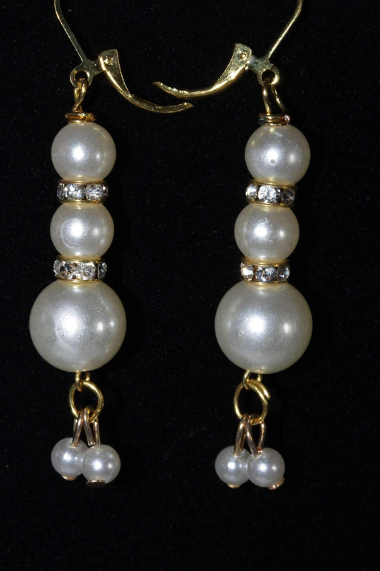 Boucles d'oreilles pendantes pavées de perles avec breloque pour femmes