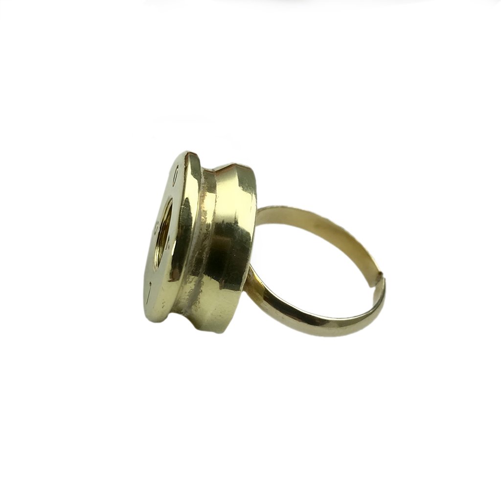 Bague balle recyclée en laiton poli à partir de douilles récupérées, coulée à la main par des artisans