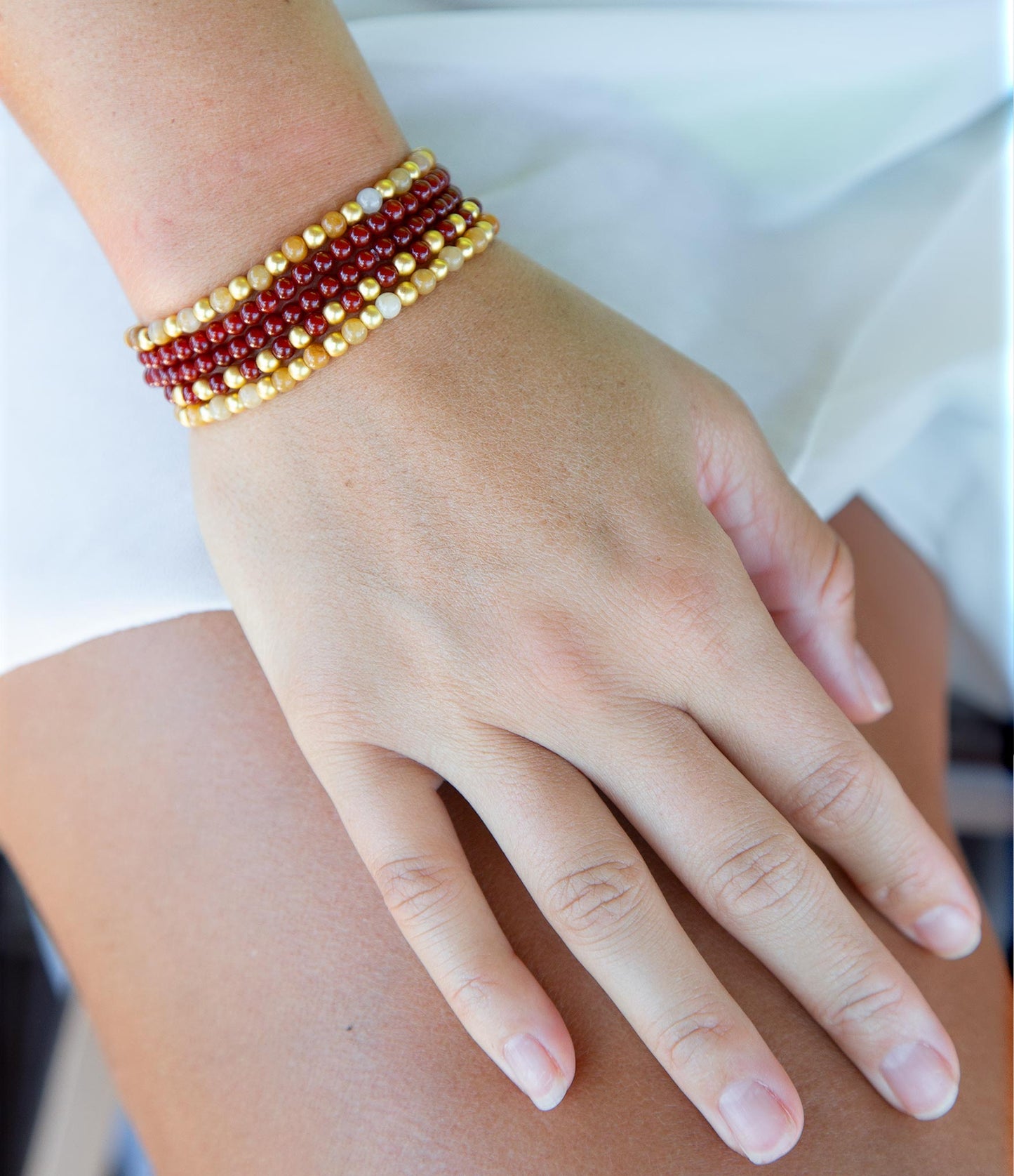 Rotes Karneol- und Gelbes Jade Goldenes Stretch-Armband-Set