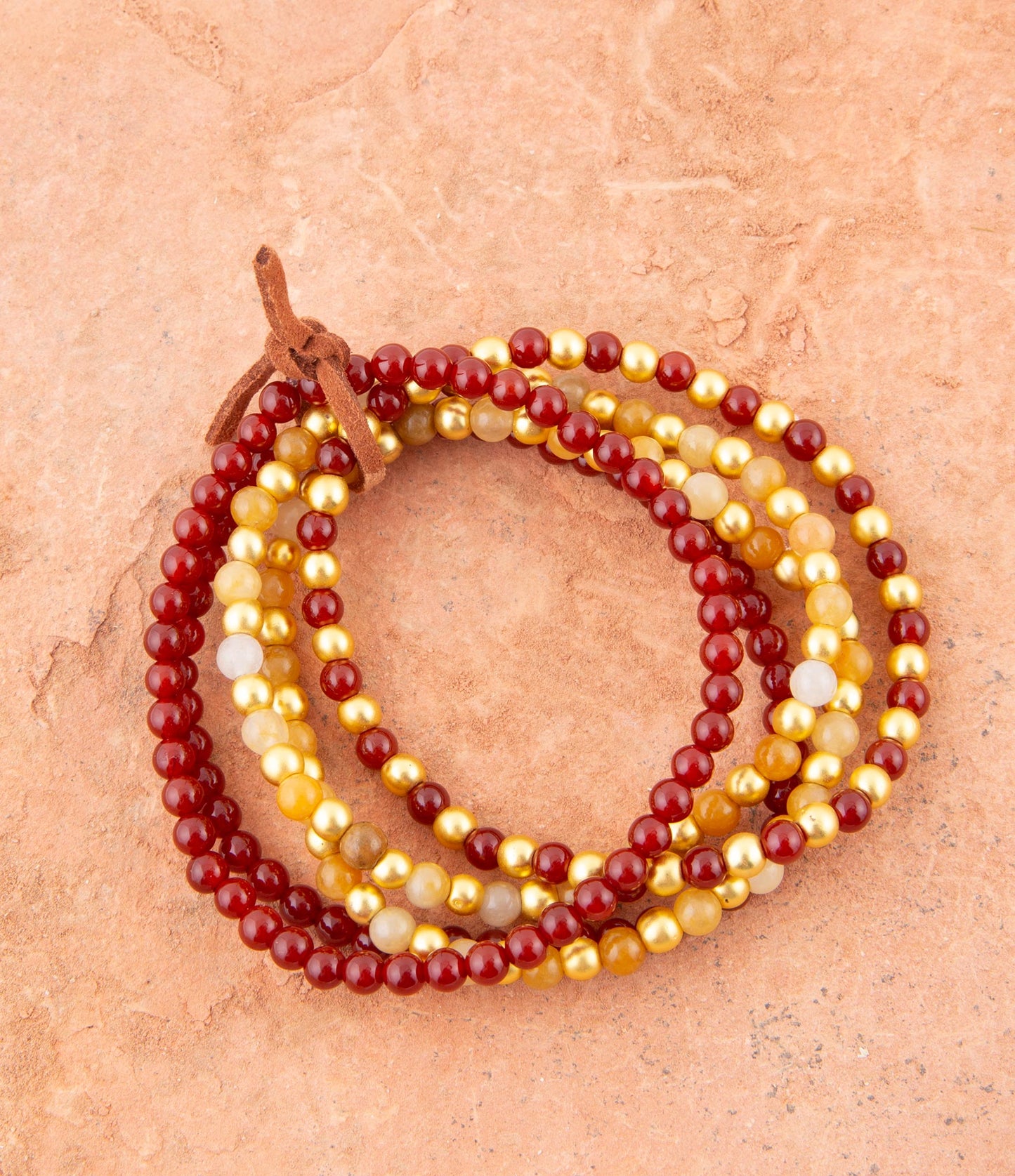 Rotes Karneol- und Gelbes Jade Goldenes Stretch-Armband-Set