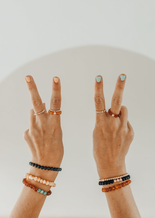 Plaqué or 14 carats || Bague élastique perlée || Empilable