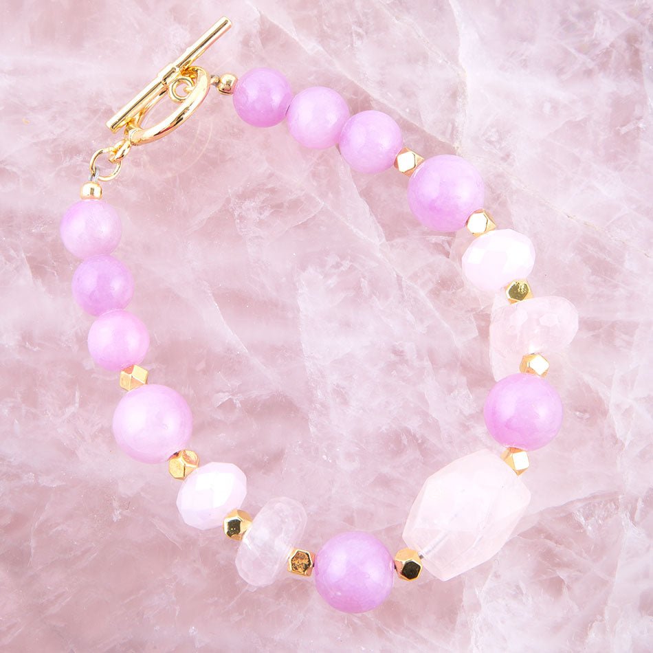 Armband mit Rose Jade Knebelverschluss