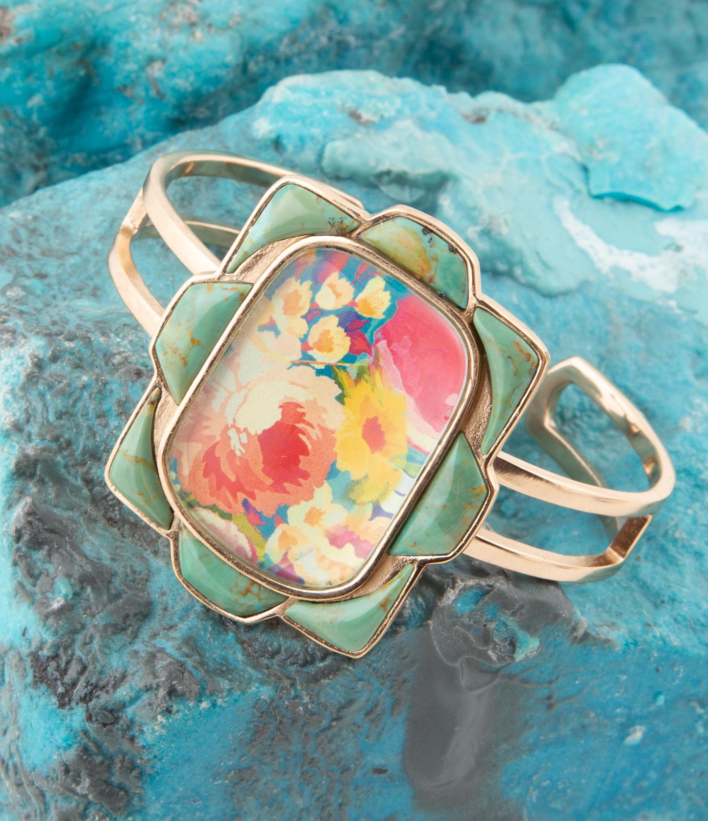 Malerisches Armband mit Blumenmuster in Blau, Türkis und Gold