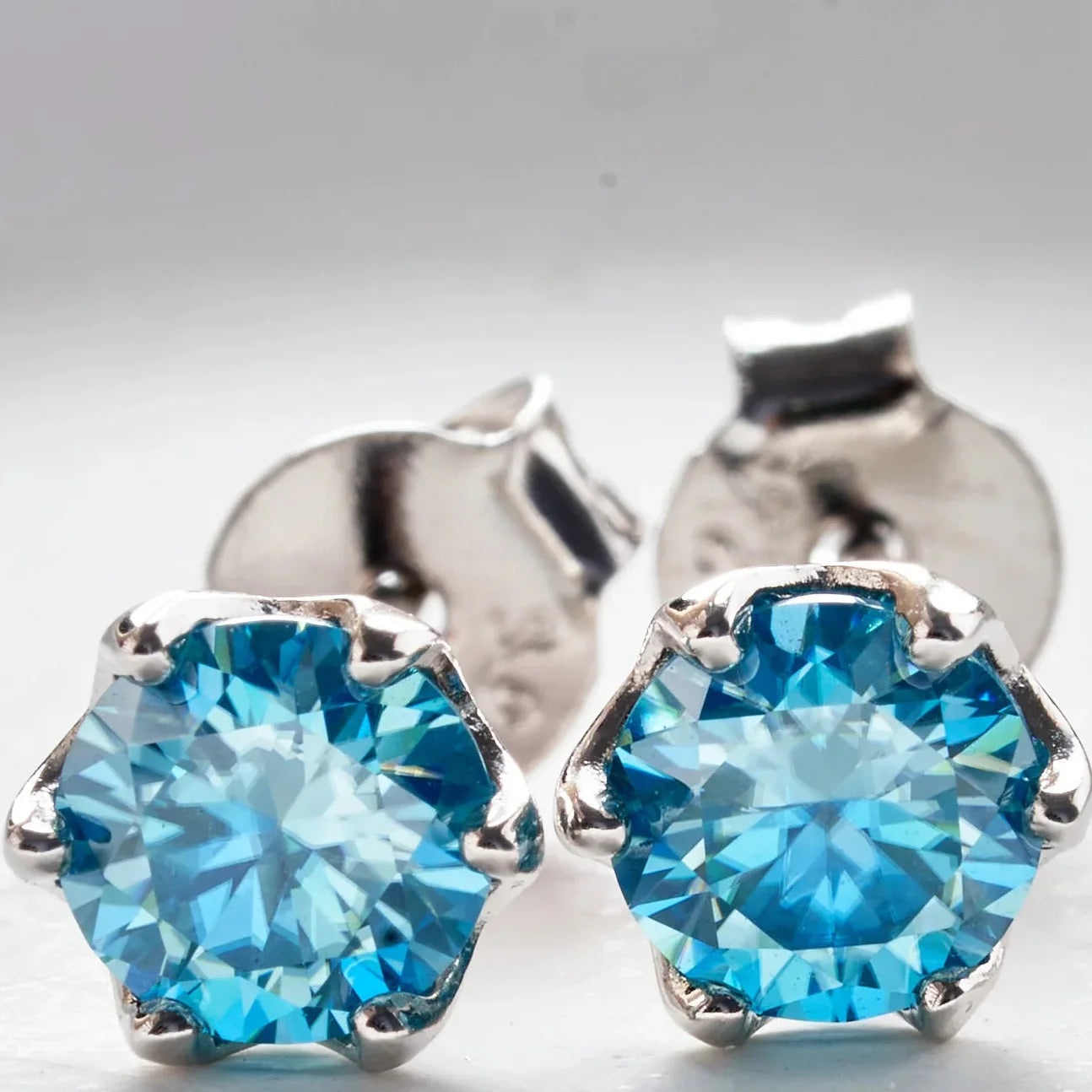 Meerblaue Moissanit Ohrstecker 0,5-2,0 Karat 925 Sterling Silber Hochzeit