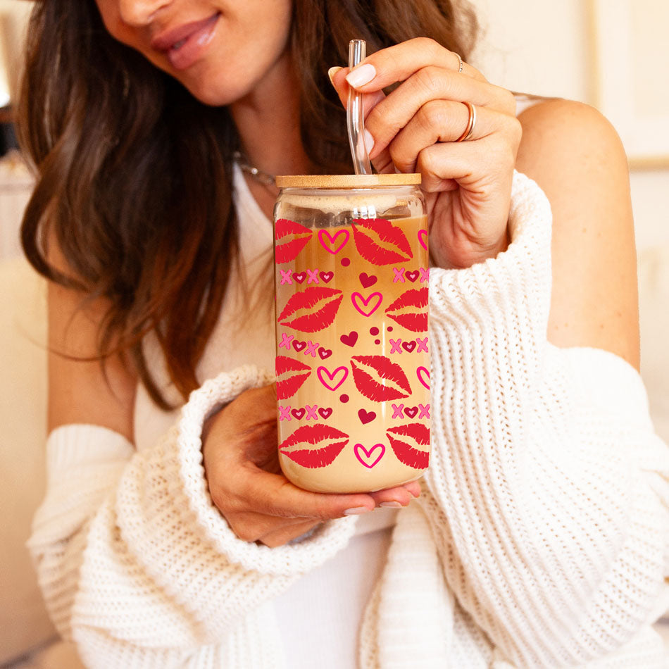 Self Love Club 20oz Glasbecher mit Bambusdeckel Rotes Herz Goldene Akzente