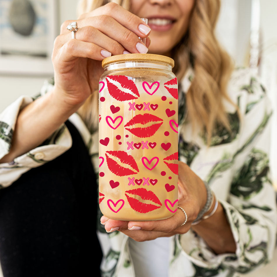 Self Love Club 20oz Glasbecher mit Bambusdeckel Rotes Herz Goldene Akzente