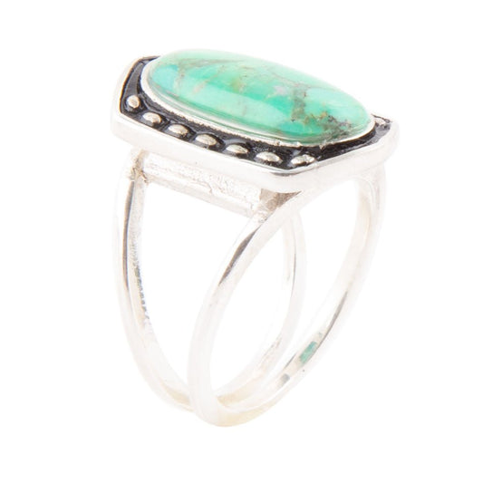 Geschützter lindgrün-türkiser Ring aus Sterlingsilber