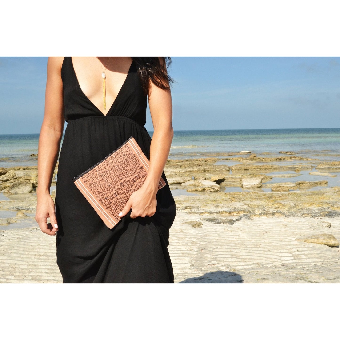 Sierra Tribal Handwoven Saa Mulberry Clutch – gefütterte Boho Strand Brunch Tasche