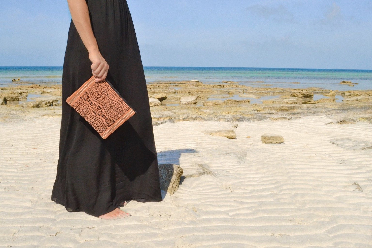 Sierra Tribal Handwoven Saa Mulberry Clutch – gefütterte Boho Strand Brunch Tasche