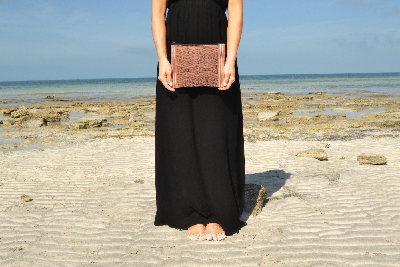 Sierra Tribal Handwoven Saa Mulberry Clutch – gefütterte Boho Strand Brunch Tasche