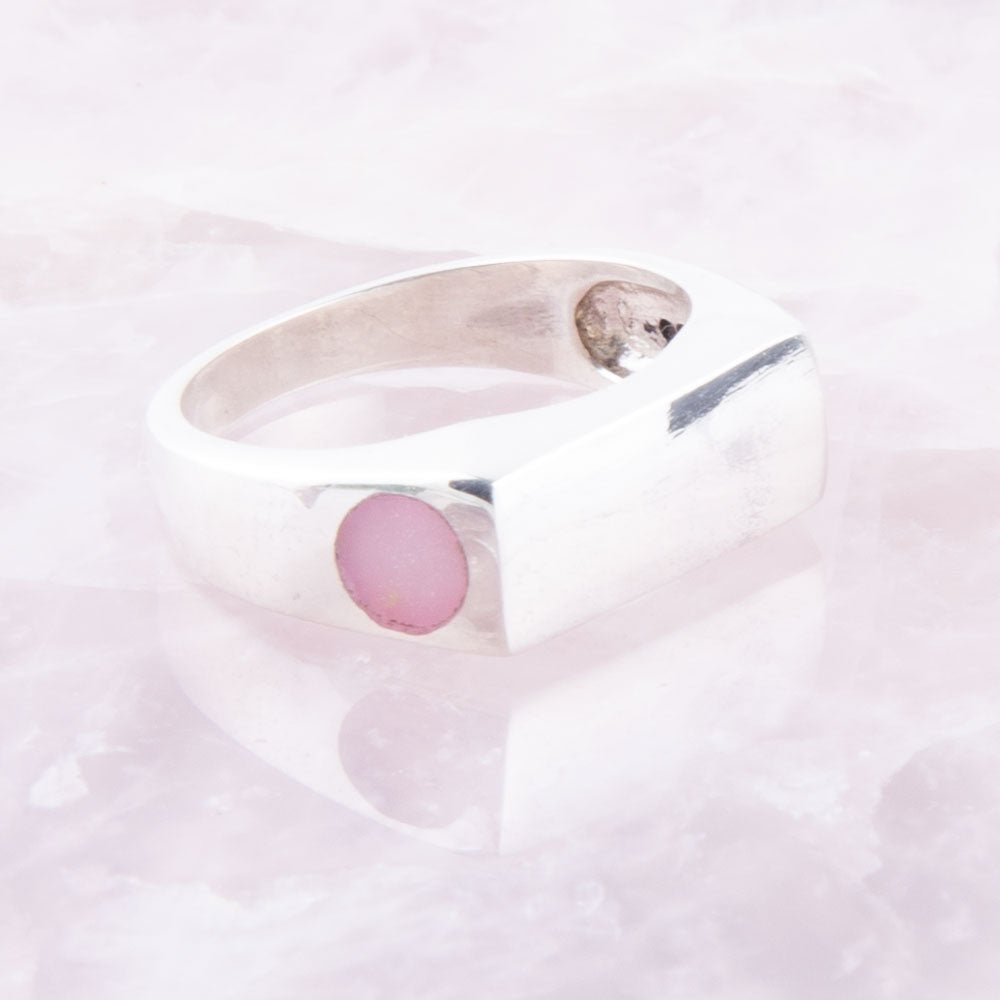 Chevalière en opale rose et argent sterling modèle "In The Hole"