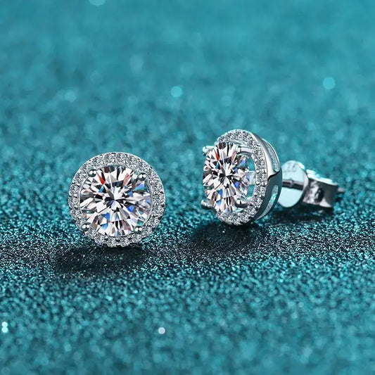 Boucles d'oreilles clous en argent sterling avec moissanite ronde de 0,5, 1 ou 2 carats pour femmes