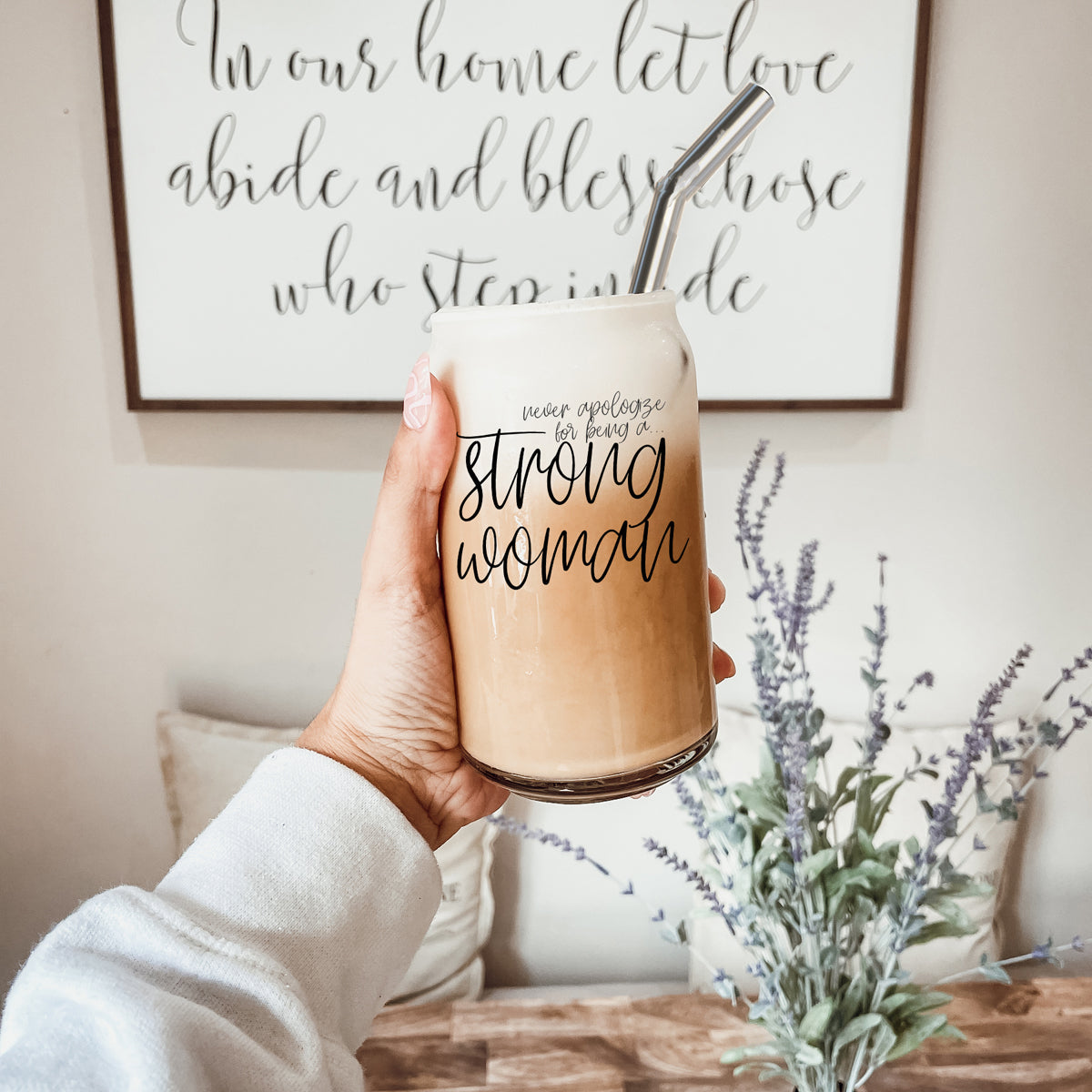Strong Woman Glas-Trinkbecher (500 ml) mit Bambusdeckel und Edelstahl-Trinkhalmen - Geschenk