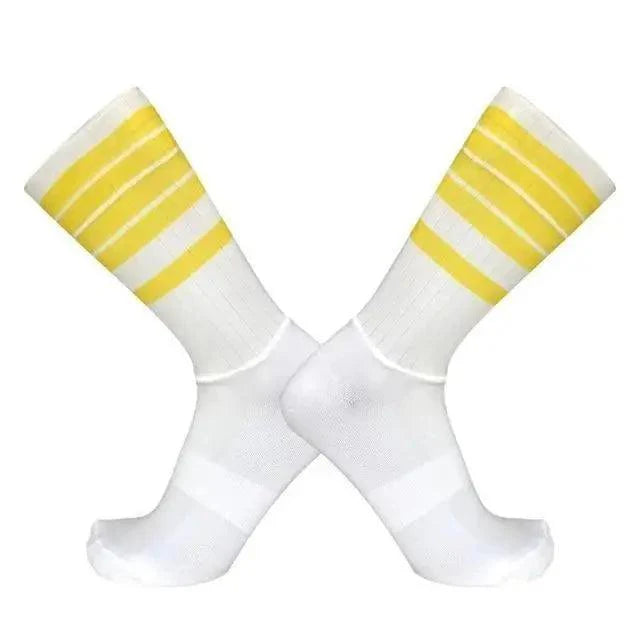 Stylish Summer  Breathable Cycling Socks For Men Anti Slip Seamless Sports Cycling Socks For Men Modern Design Running Sports Socks