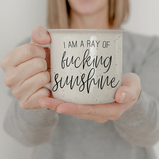 Mug de camping en céramique 410 ml glaçure sésame blanc tacheté ivoire lettrage noir des deux côtés cadeau