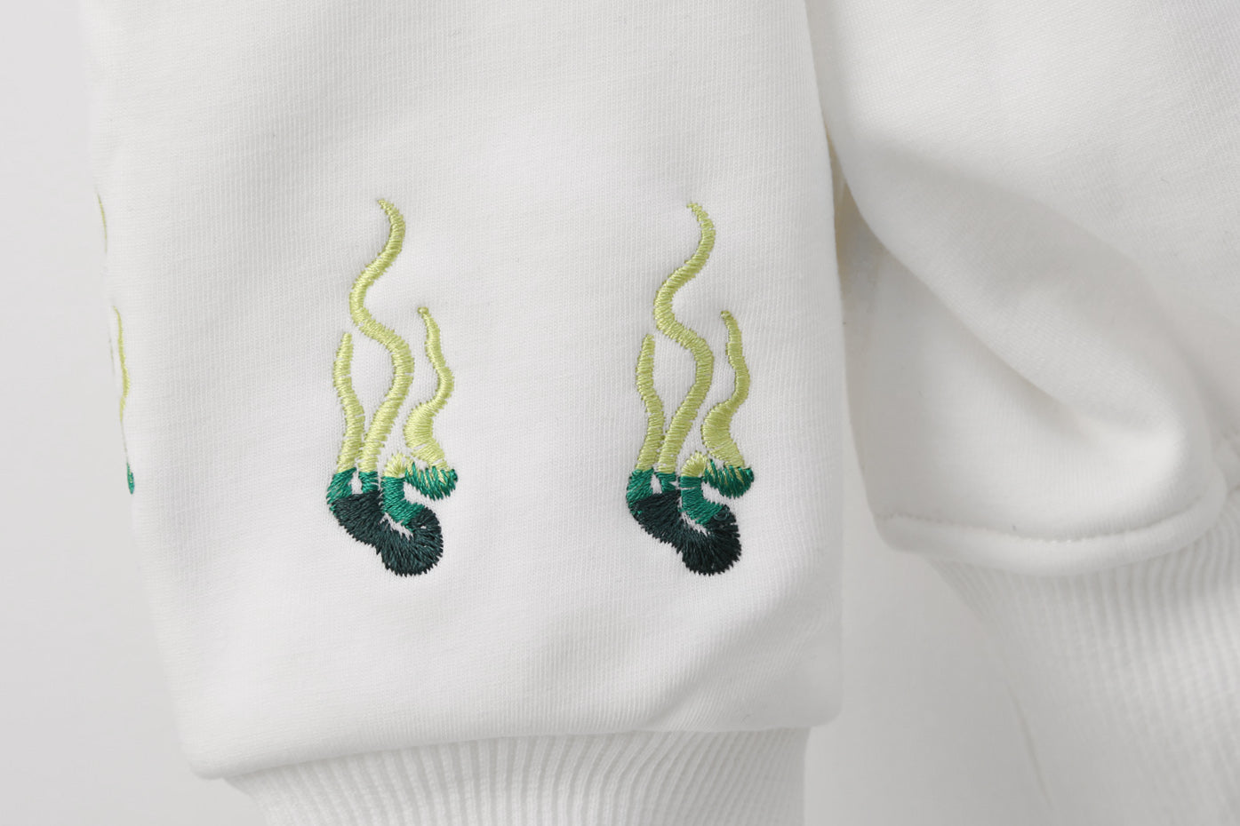 SW9007 Smaragdgrüner Kirin Stickpullover