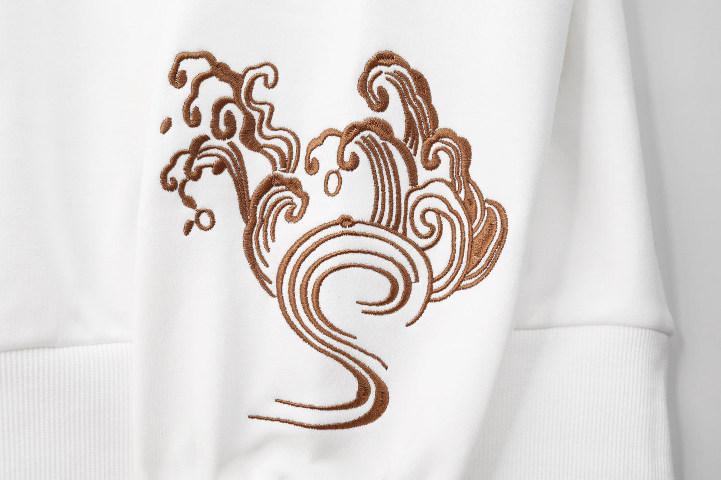 SW9014 Destiny Koi Bestickter Pullover