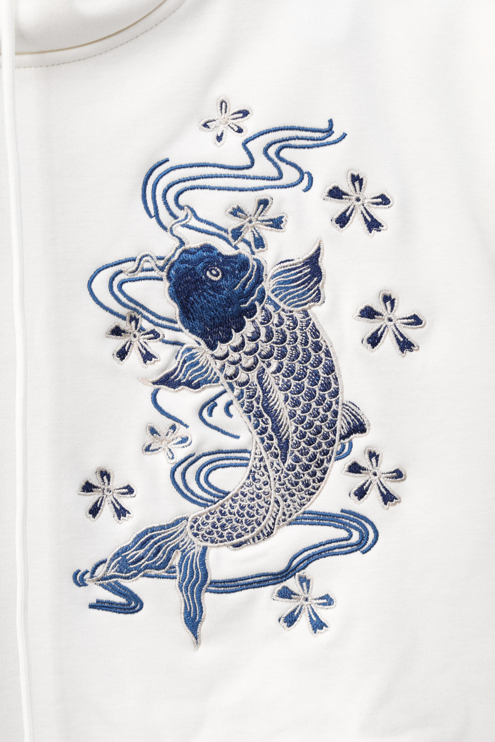 Pull brodé carpe koï bleu SW9015