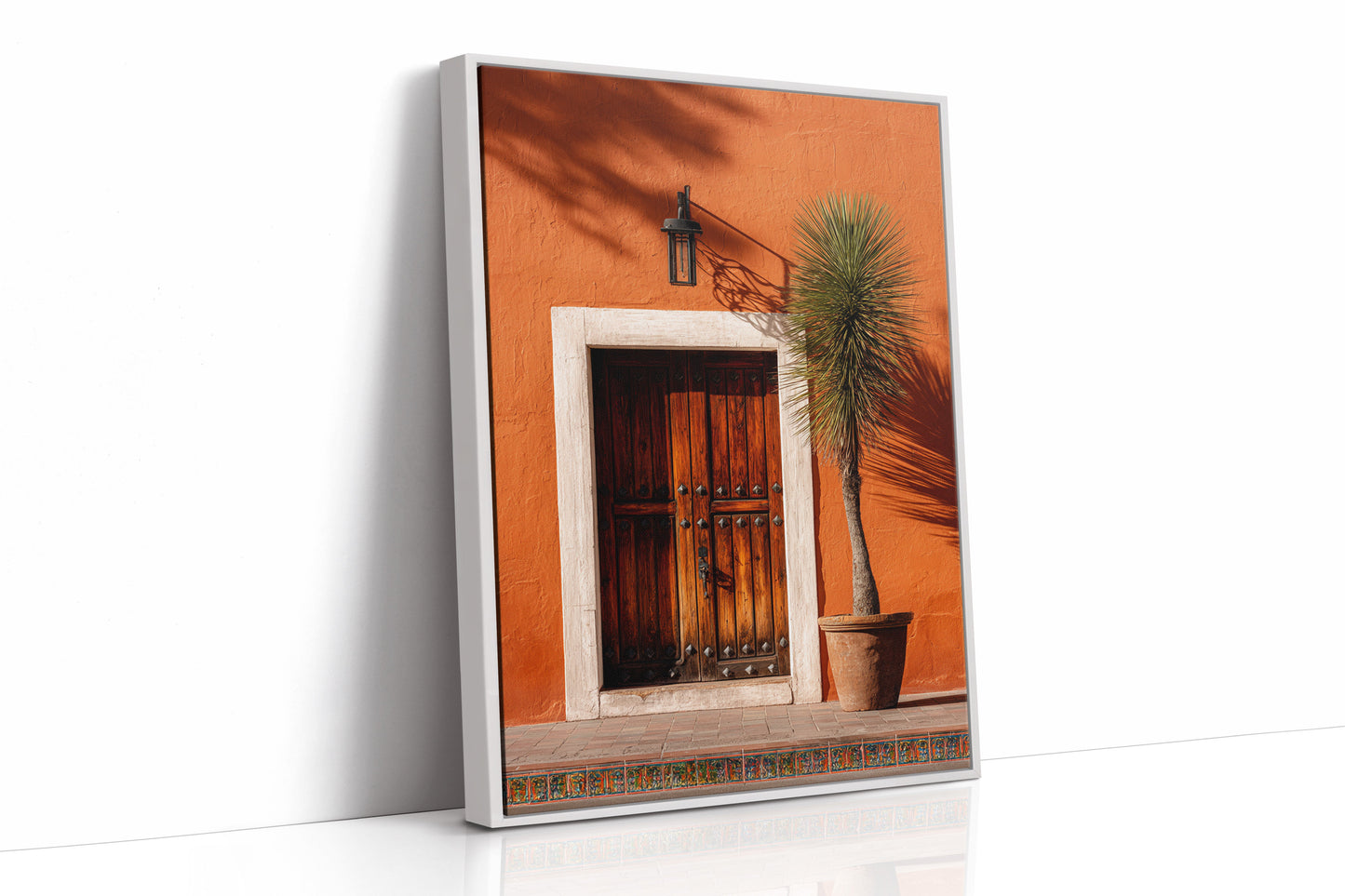 Secrets derrière des portes rustiques