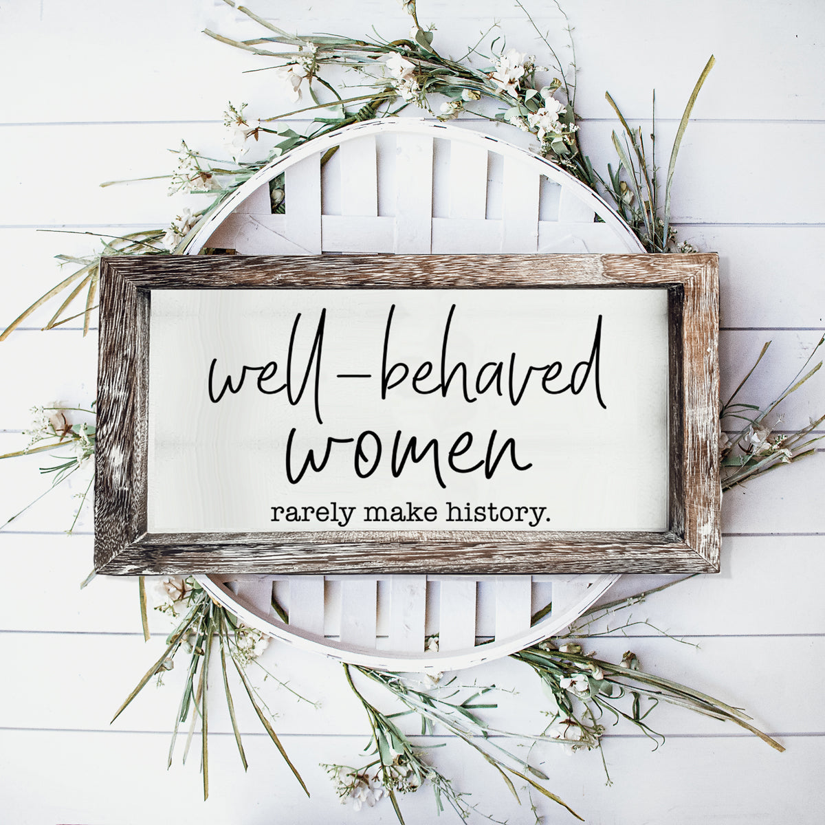Décor mural féministe en bois "Well Behaved Women", cadeau d'autonomisation