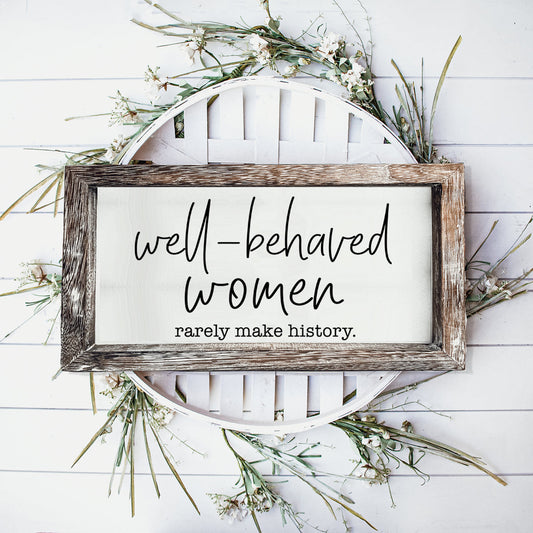 Décor mural féministe en bois "Well Behaved Women", cadeau d'autonomisation