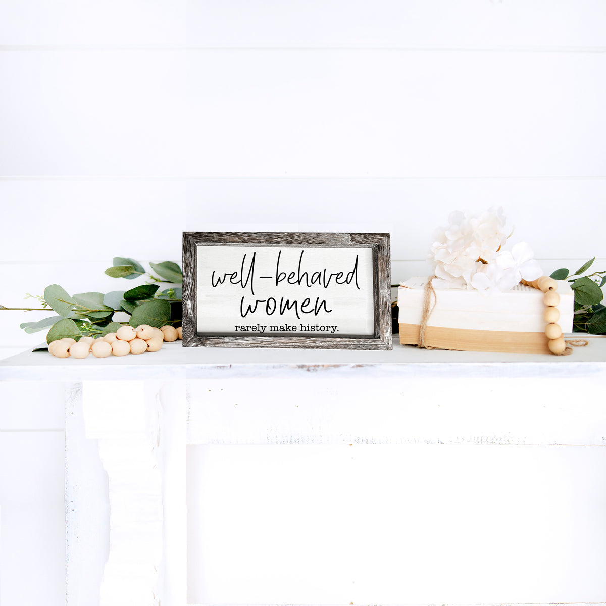 Décor mural féministe en bois "Well Behaved Women", cadeau d'autonomisation