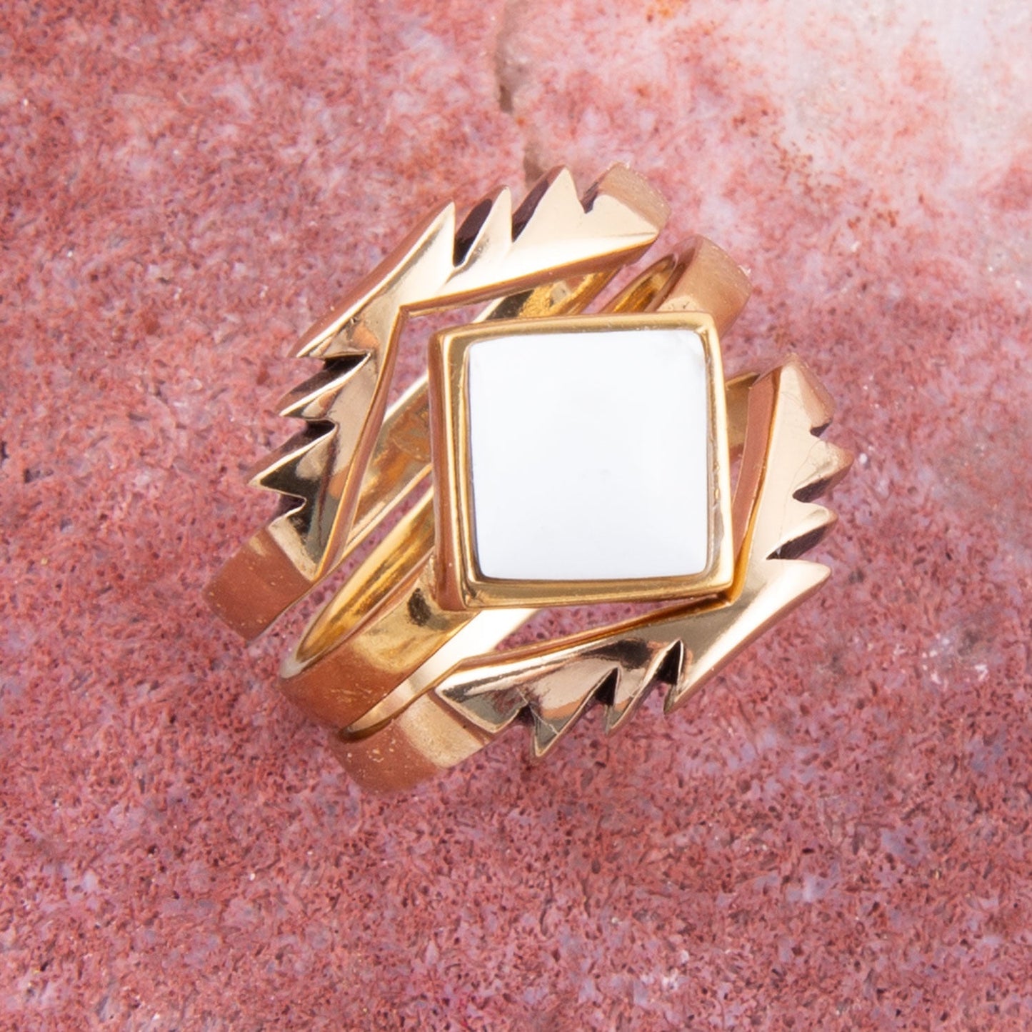 Bague aztèque en jaspe blanc