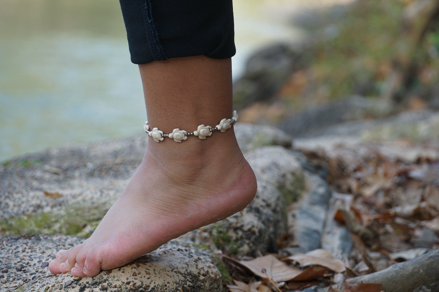 Bracelet de cheville bohème tortue blanche en argent réglable